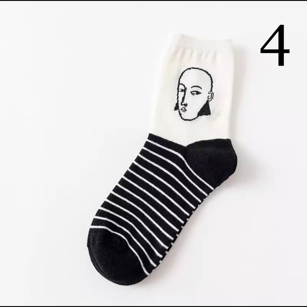 Minimal Printed Socks - Picture 7 of 8